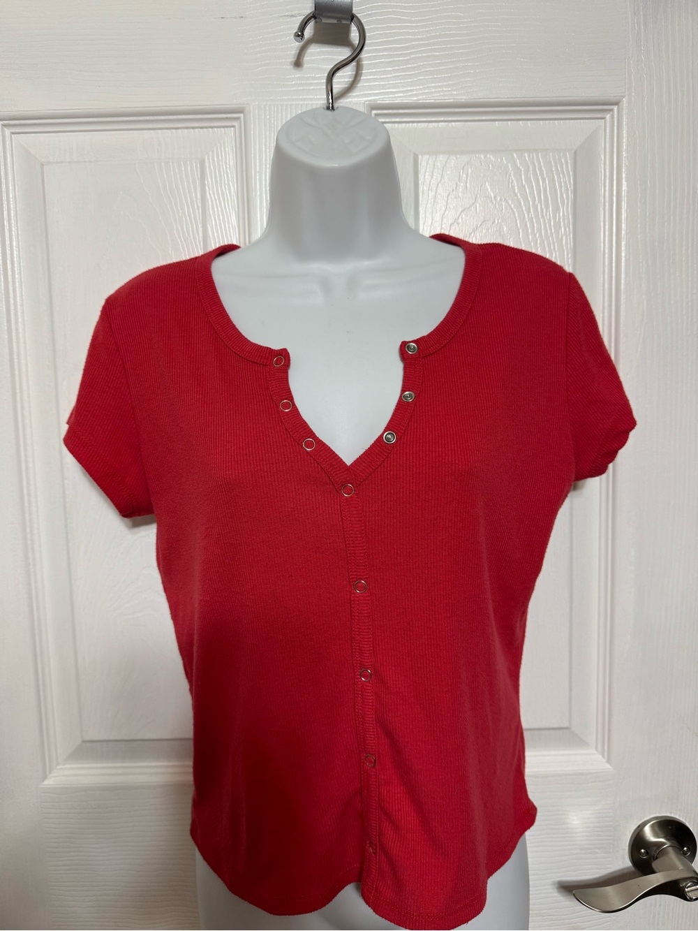 Rue 21 y2k Women’s Red Short Sleeve Snap-Front Top ribbed with stretch